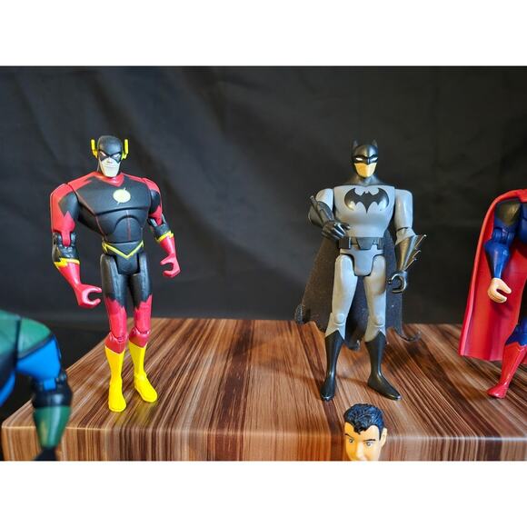Justice League From DC Comics, Action Figures And Cards. - Picture 8 of 15